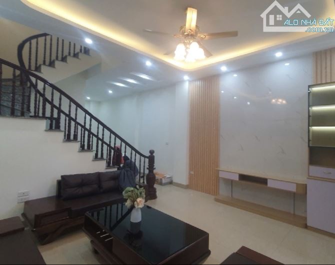 ☘️☘️ VIỆT HƯNG LỆ MẬT  NHÀ 3 Tầng DÂN XÂY Diện tích 56m Mặt 5m  Ngõ oto thô - 1