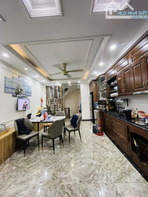 Bán nhà dân chắc chắn phố Cự Lộc, 33m2 6,48Tỷ, vài bước ra phố, ngõ rộng thoáng. - 1