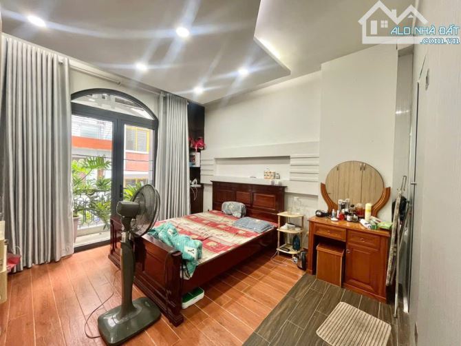 Ở NGAY! Bán Nhà Đẹp 5 Tầng Xe Hơi Thông Trần Quang Diệu, 56m2, 10 Tỷ TL - 1