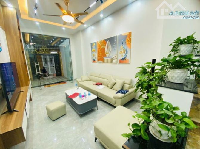Nhà riêng Hoàng Mai, 5PN, 4 tầng, thang máy, 64m2, ngõ thông, mặt tiền thoáng, Giá 11,8 tỷ - 1