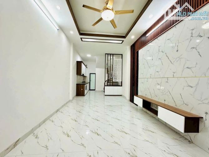 BÁN NHÀ PHỐ Thạch Bàn Long Biên nhỉnh 4 tỷ 35m,5 tầng,Ô tô, gần Cầu Vĩnh Tuy - 1