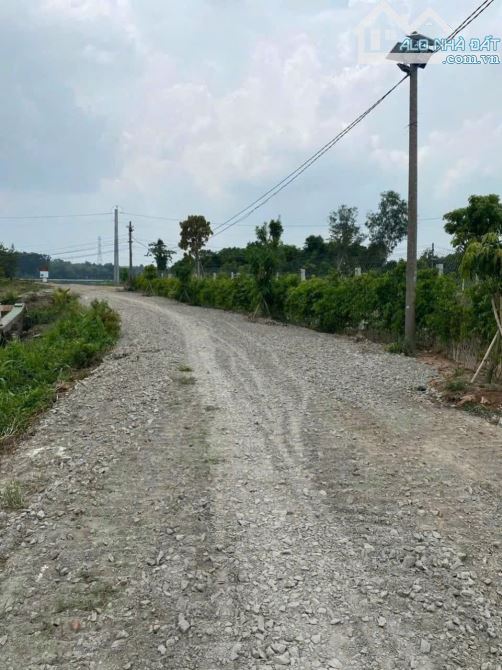 Bán lô đất mặt tiền rạch giao sông Sài Gòn, dt 15.000 m2 giá 1tr550/m2 - 1