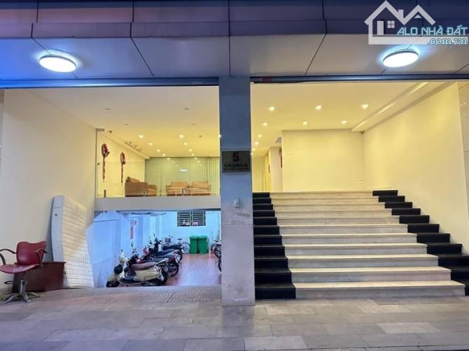 CHỦ CẦN BÁN GẤP TÒA CHDV CẦU GIẤY, 118m 9T, MT8,7m, DOANH THU 3,8 TỶ/ NĂM, GIÁ HƠN 41,8TỶ. - 1