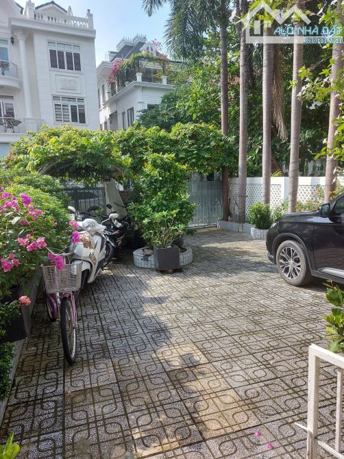 Cần bán Biệt thự B2-102 Nam Thông 1B, P Tân Phú, Quận 7 - 1