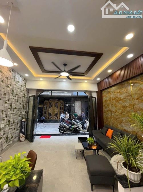 Nhà chính chủ đường Nguyễn Bỉnh Khiêm, Quận 1. Giá 4Tỷ520/ 5x13,7m-(68,5m2) 2Lầu, ST, 3PN - 1