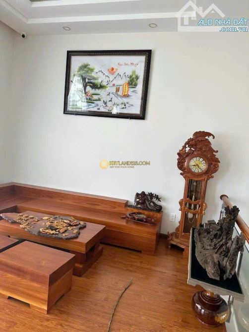 BÁN VILLA SÂN VƯỜN VỚI THIẾT KẾ SANG TRỌNG TẶNG VƯỜN BONSAI CÓ GIÁ TRỊ - 1