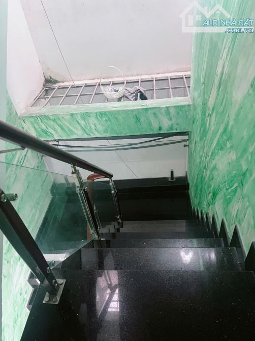 Chỉ hơn 8 tỷ Ngang 5 x 20m 4 tầng - kế bên Phú Mỹ Hưng, P. Tân Phú, Quận 7 - 1
