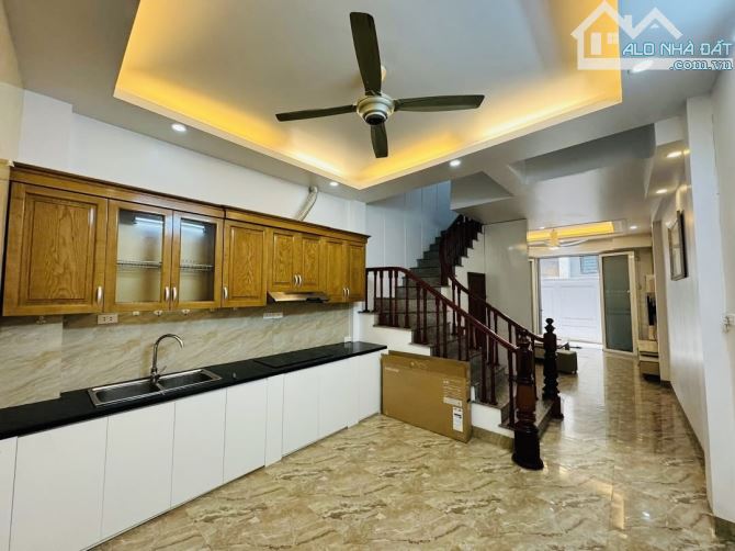 BÁN NHÀ GIÁ HỢP LÝ- 45Mx4PN, NGỌC THUỴ, LONG BIÊN- NGÕ ĐẸP,40M ÔTÔ TRÁNH, DÂN TRÍ-CHẴN 7tỷ - 1