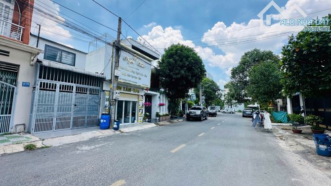 Nhà mặt tiền kinh doanh khu BigC GO, phường Dĩ An, TP Dĩ An - 1