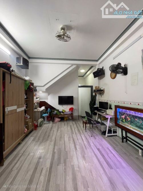 Bán nhà quận 8 căn góc hẻm xe hơi - 1
