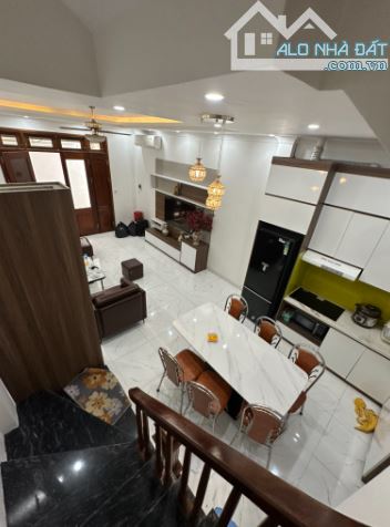 PHÂN LÔ CÁN BỘ - ô tô vào nhà - 68m2x 5 tầng , 6 ngủ ngay gần Hồ Linh Đàm , giá hơn 10 tỷ - 1