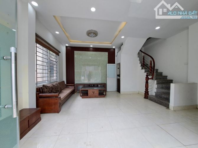 Bán nhà Khương Đình - 54m2 - 9,3 tỷ - xây chắc chắn - 50m ra oto - hàng hiếm - 1