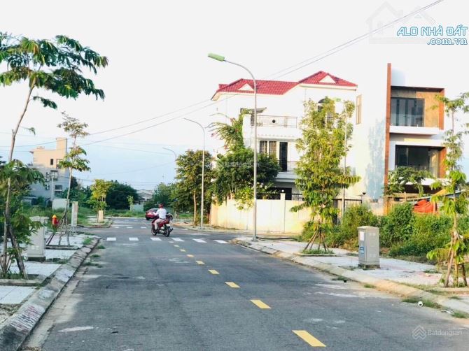 BÁN GẤP LÔ ĐẤT 210m2 2TỶ MẶT TIỀN VŨ HỒNG PHÔ NGAY ĐIỆN LỰC LONG THÀNH ĐỐI DIỆN VINCOM - 1