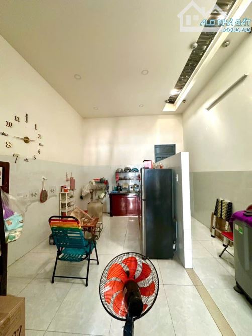 Ngay cầu vượt Linh Xuân Ô tô đậu trước nhà - 1