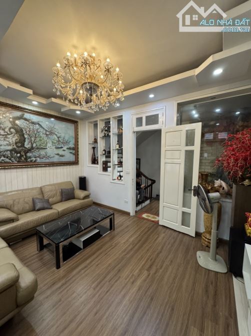 Siêu hiếm Hoàng Cầu, ô tô, kinh doanh, mặt tiền khủng, 47,5m2, chào 17 tỷ - 1