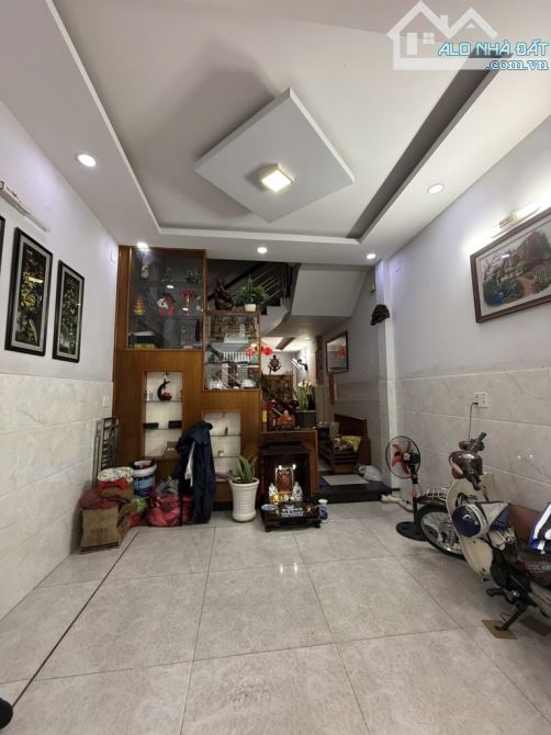 Bán nhà Đường Lạc Long Quân, Phường 6, Tân Bình , giá 6,9 tỷ- 46m2 - 3 lầu - 1