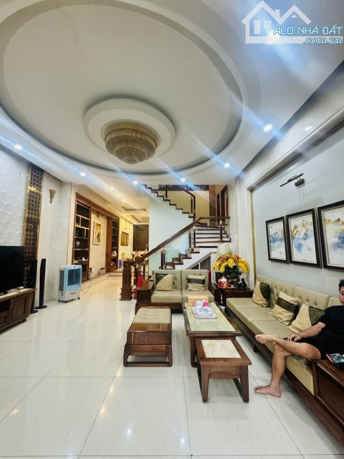 Bán nhà 1 trệt 2 lầu KDC cổng 2 sân Bay Biên Hòa, Quang Vinh, 145m2, giá 10 tỷ 800. - 1