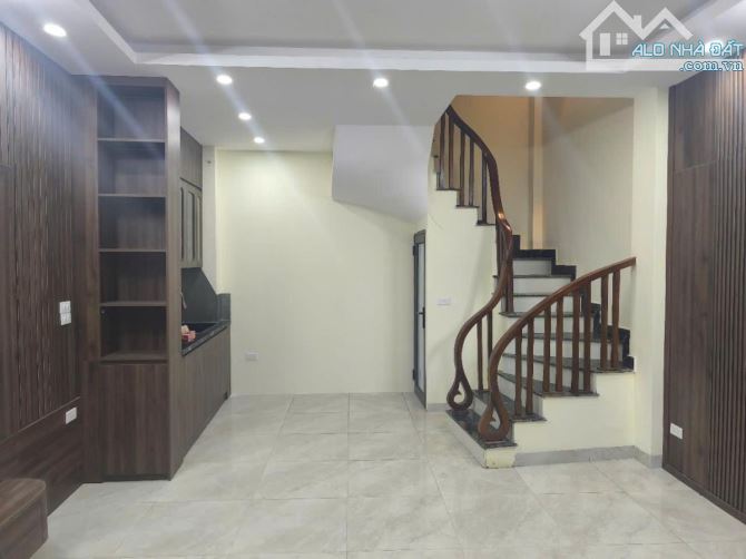 Bán nhà Huỳnh Thúc Kháng 5 tầng 50 m2 mặt tiền 5 mét giá nhỉnh 18 tỷ - 1
