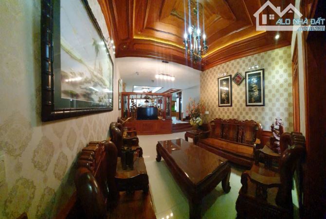 Bán Biệt Thự Nguyễn Trọng Tuyển TB 8x22m Cn173m2 3 Tầng Nội Thất Gỗ Chỉ 34 Tỷ - 1