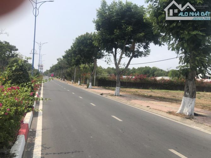 BÁN LÔ ĐẤT VÀNG, 3 MẶT TIỀN, ĐƯỜNG ĐÀO CỬ, CẦN GIỜ, GẦN VIN, HƯỚNG BIỂN, 2500 M2, GIÁ TỐT - 1