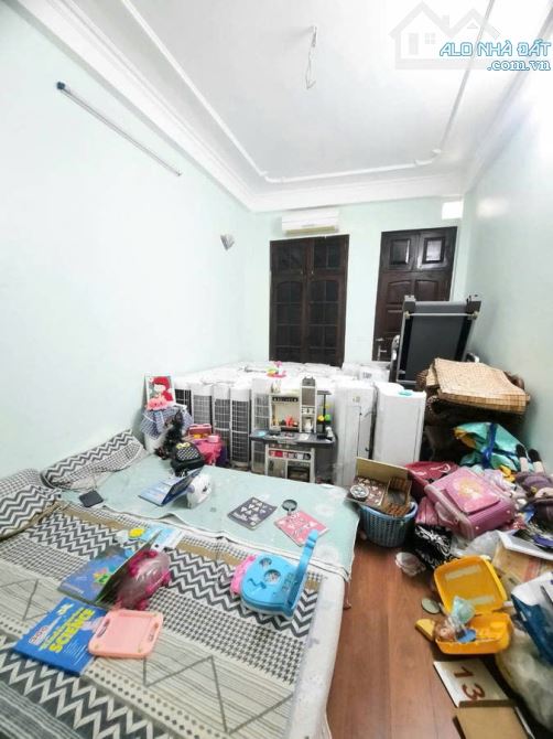 Bán nhà Tân Mai - Hoàng Mai. DT 50m x 4 tầng, ô tô vào nhà, thông thoáng, gần phố Tân Mai - 1