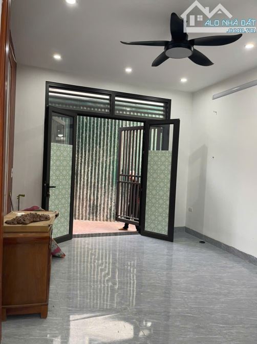 Yên Phú, Liên Ninh,Thanh Trì. DT: 40m, nhà 4 tầng, 4 ngủ, 2 mặt ngõ, giá hơn 4 tỷ - 1