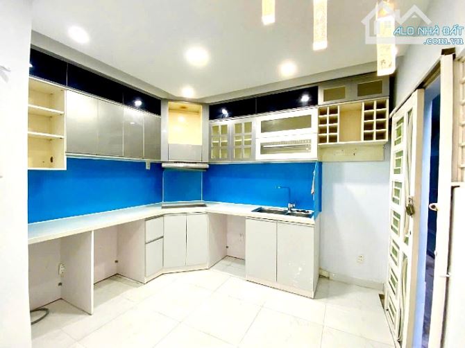 Bán nhà nở hậu 1 lầu 2 mặt hẻm Bạch Đằng, Bình Thạnh - 1