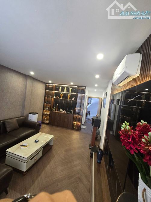 40m 12.7 tỷ mặt ngõ oto Lạc Long Quân sau Quận Uỷ phân lô nhà 4 tầng sẵn siêu hiếm - 1
