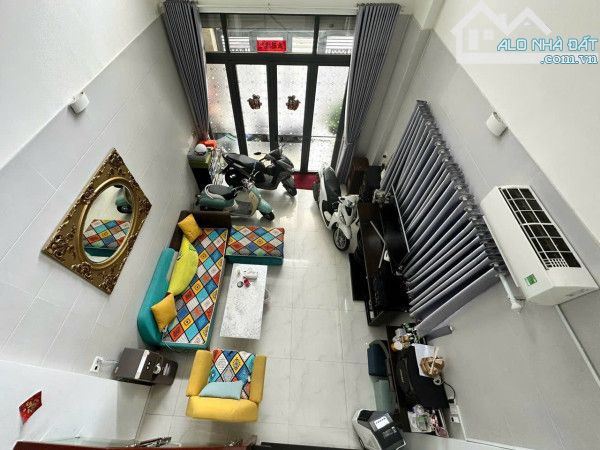 Bán nhà đẹp mới cứng 100 % Dương Quãng Hàm  , dt 68 m2 , giá 10 tỷ nhỉnh - 1