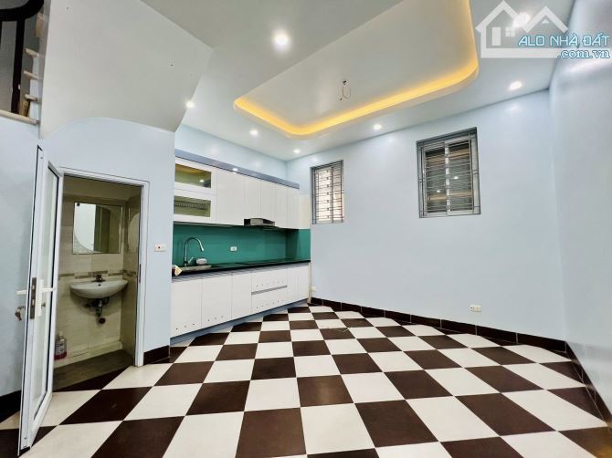 Bán gấp nhà HV Mật Mã Chiến Thắng 40m2 5T MT 5m 6.8 tỷ nhà dân xây đẹp - 2 thoáng ngõ đẹp - 1