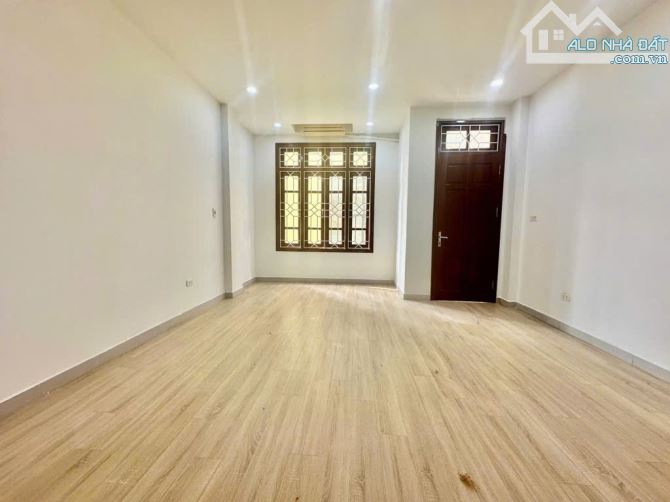 Ô TÔ TRÁNH - NHÀ 4 TẦNG ĐẸP LÊ LỢI HÀ ĐÔNG NGÕ THÔNG - GẦN CHỢ, GẦN TRƯỜNG - GIÁ CHỈ 10.95 - 1