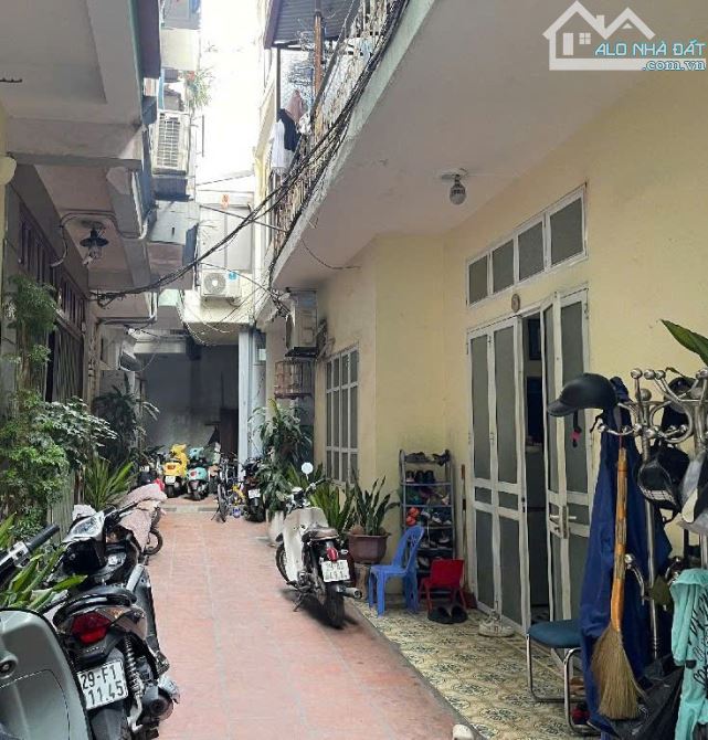 NHỈNH 10 TỶ! LÔ GÓC HIẾM - GẦN PHỐ HÀO NAM - 75M2 - MT 11M - NGÕ XE MÁY TRÁNH. - 1
