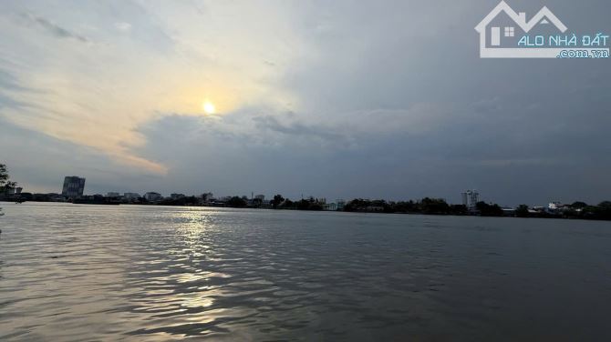 Bán nhà mặt tiền Nguyễn Văn Hưởng một mặt giáp sông có bến du thuyền riêng,HĐT: 300tr - 1