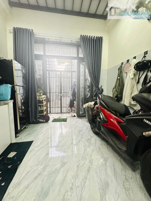 NHÀ 25M2 3 TẦNG HẺM 3.5M CÁCH MẠNG - 1