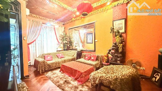 NHÀ DÂN XÂY CHẮC CHẮN. GARA 2 Ô TÔ. TRUNG KÍNH. TRUNG TÂM CẦU GIẤY. 50 M2. GIÁ 23 TỶ. - 1