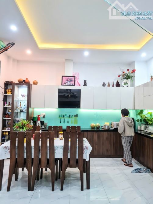 Nhà 3 tầng Nguyễn Cao sát Nguyễn Tất Thành - 1