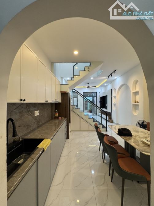 BÁN nhà 2 tầng nội thất cao cấp 2pn 2wc hẽm xe hơi tránh nhau giá 5ti2 TL - 1