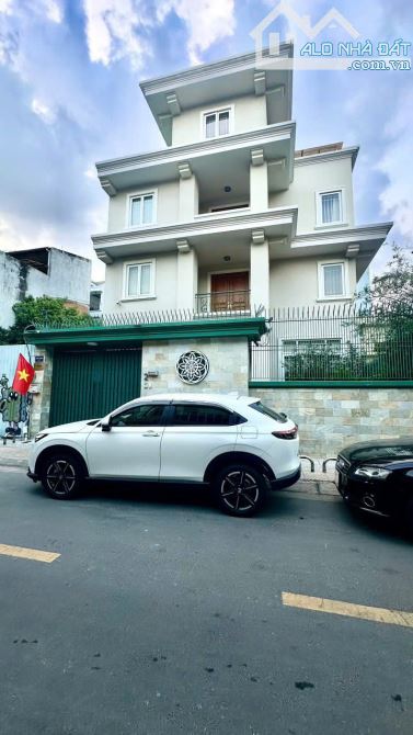 Bán biệt thự góc 2MT Nguyễn Thành Ý, P Đa Kao, Quận 1, DT 13 x 20m, KC 3T - 1