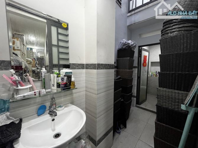 🔥 BỎ LỠ LÀ TIẾC! NHÀ 2 TẦNG HẺM Ô TÔ TRUNG TÂM Q1 - 60M2 - GIÁ CHỈ 10 TỶ! 🔥 - 1