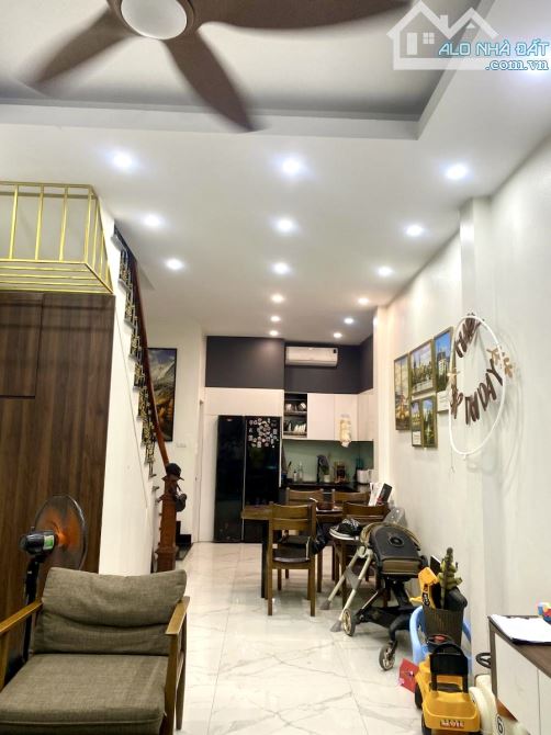GIÁ THẦN TÀI 7.9 TỶ NHÀ ĐẸP SÁT PHỐ HÀO NAM - Ở NGAY, NỘI THẤT CAO CẤP - NGÕ RỘNG 4M - 1