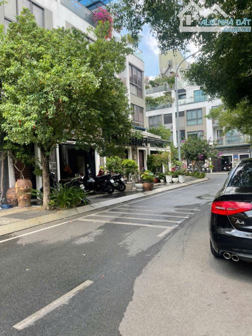 Bán nhà MT Hà Đô Centrosa, đường số 7 Khu Z756, Quận 10, DT: 5.5 X 16 - KC: 4 Tầng - 45 tỷ - 1