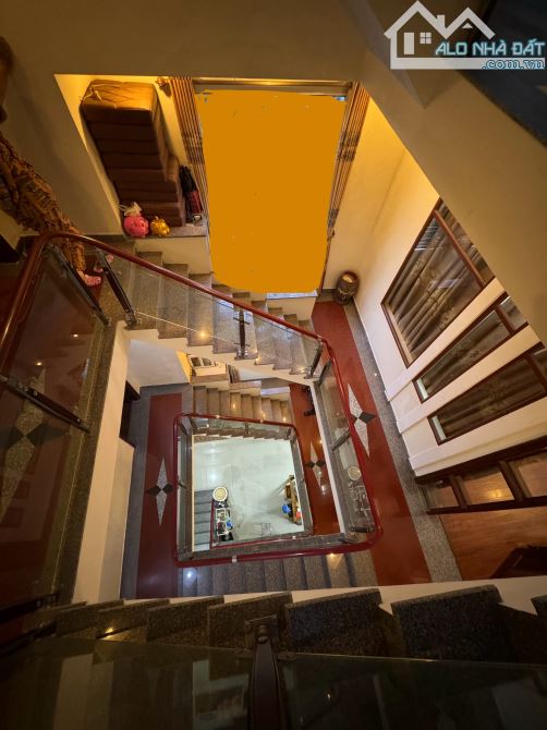Nhà nhiều tầng căn góc đẹp Dt 90m2 lắp được thang máy, khu Tô Vũ, Văn Cao, Hải Phòng