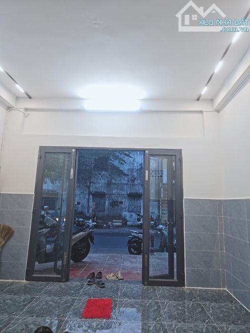 Bán Nhà 2 Tầng Mặt Tiền Đường Lê Khôi Quận Tân Phú Ngang 4m4 - 1