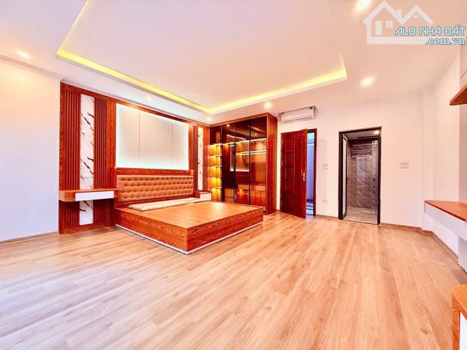 CẦN TÌM KHÁCH SN82- HOÀNG CẦU - 7 TẦNG THANG MÁY - Ô TÔ DỪNG ĐỖ - GẦN HỒ 13,8 TỶ - 1