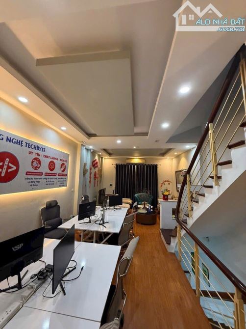 ❤️CHO THUÊ Nhà Mặt Phố Nguyễn Phong Sắc, DT 60m, 5 tầng, MT 4.5m, THÔNG SÀN, KD - 1