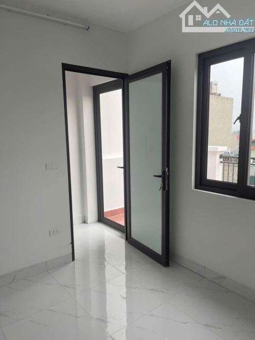 Nhà rẻ gần Linh Đàm - nhỉnh 5 tỷ gần 40m mới xây - 1