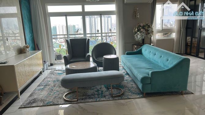 Cho thuê căn hộ THE FLEMINGTON, đường Lê Đại Hành, P.15 Quận 11 : -	Căn lớn: 220m2 - 14