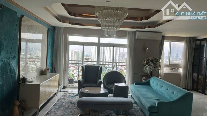 Cho thuê căn hộ THE FLEMINGTON, đường Lê Đại Hành, P.15 Quận 11 : -	Căn lớn: 220m2 - 15