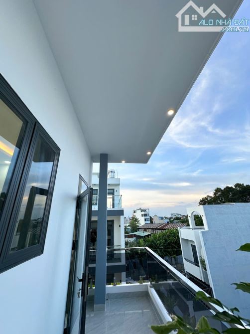 CHỦ GỞI BÁN NHÀ 1 TRỆT 3 LẦU (GÓC 2 MẶT TIỀN) KDC HOÀNG MINH CHÁNH P. HOÁ AN - 17