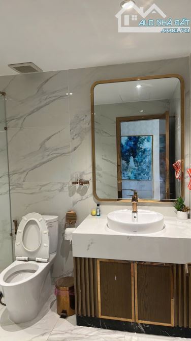 Cho thuê căn hộ THE FLEMINGTON, đường Lê Đại Hành, P.15 Quận 11 : -	Căn lớn: 220m2 - 17